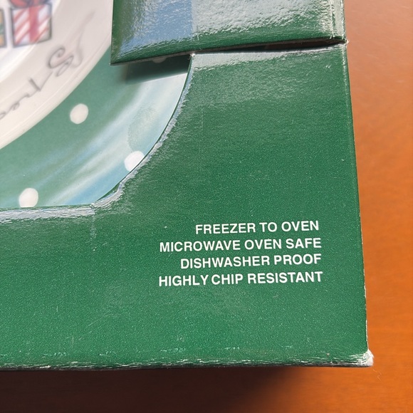 Vintage MIKASA Christmas vegetable serving bowl - Picture 4 of 7